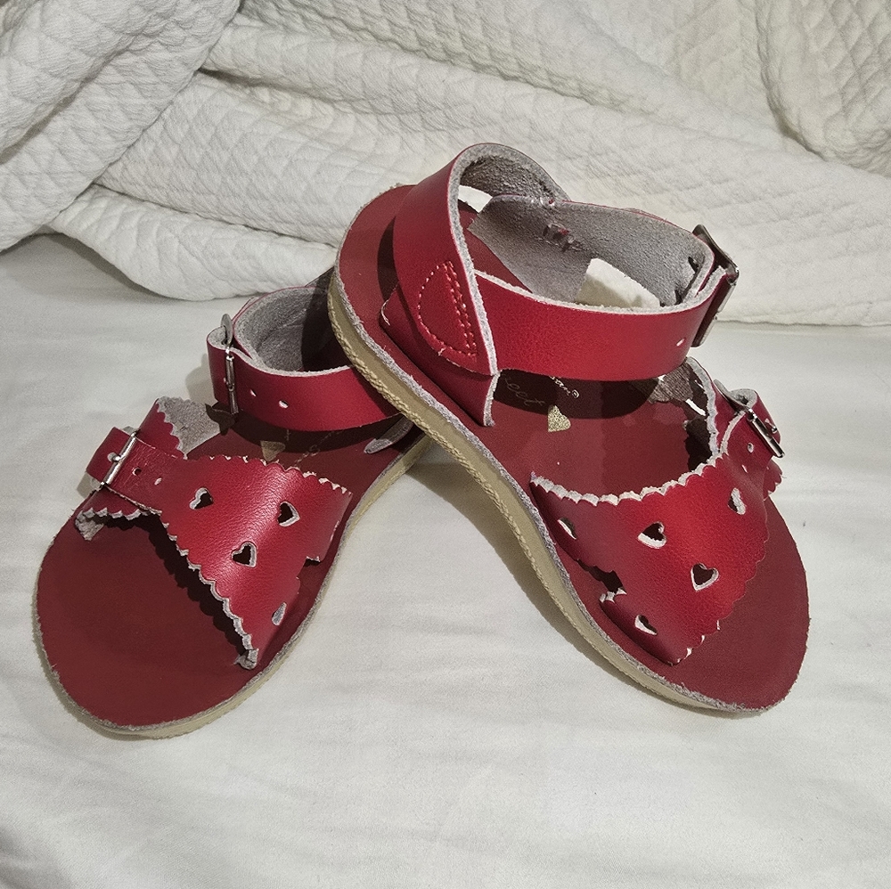 Sun-San Sweetheart Sandals Size 5 in  Red. Excellent Condition.